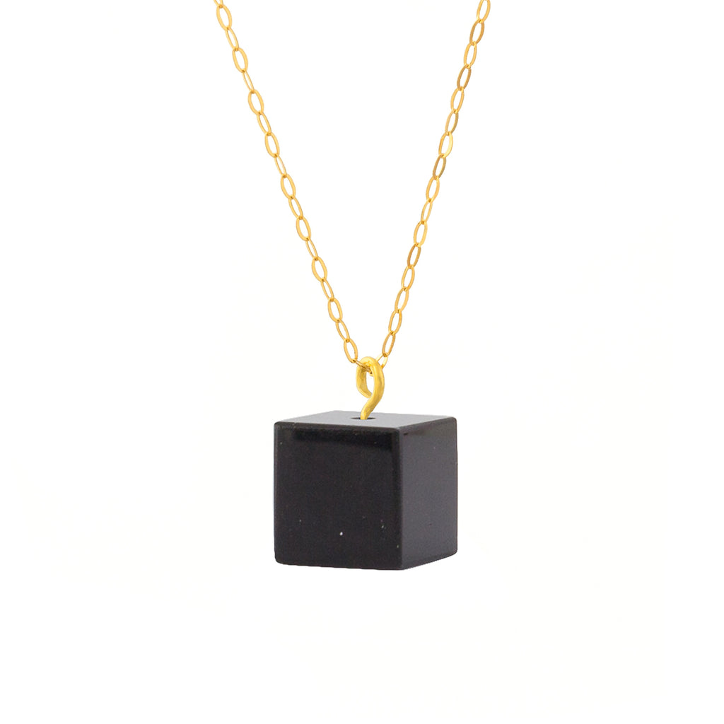 black onyx necklace 9 cube on 9 carat gold