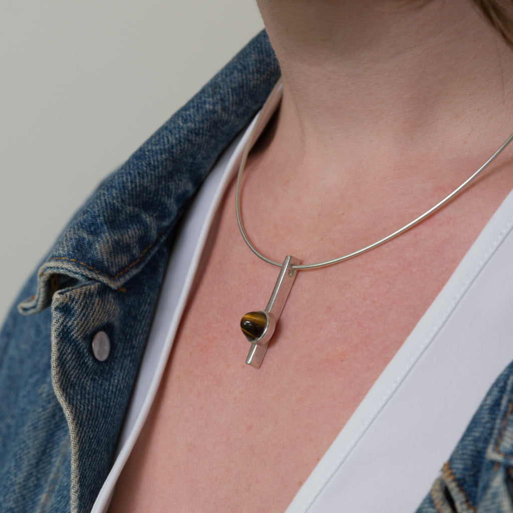 Bar Pendant Cairn Tiger Eye